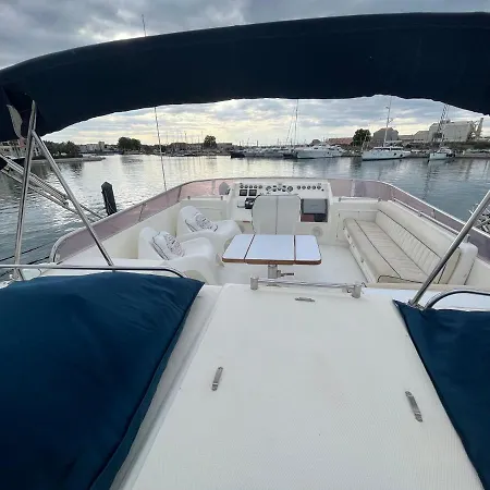 船屋 Navi, Yacht A Quai Centre, 2 A 8 Pers