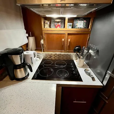 Navi Yacht A Sete, 2 A 8 Couchages, Privatif