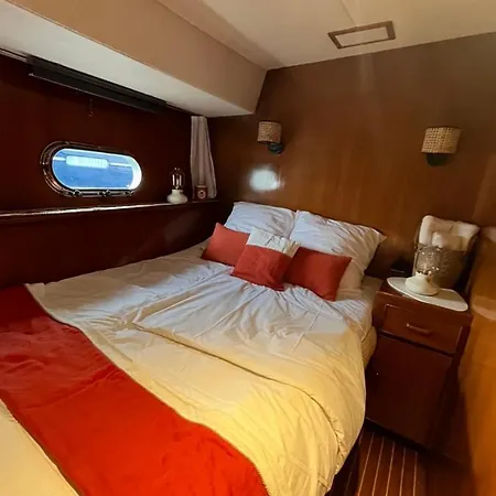 Navi Yacht A Sete, 2 A 8 Couchages, Privatif