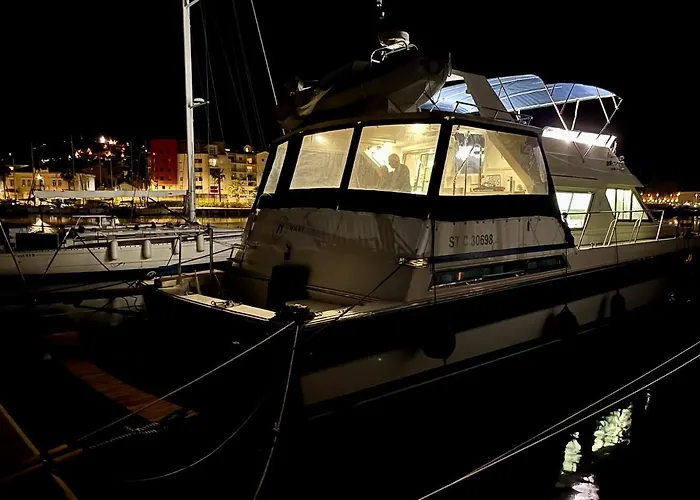 Navi, Yacht A Quai Centre, 2 A 8 Pers