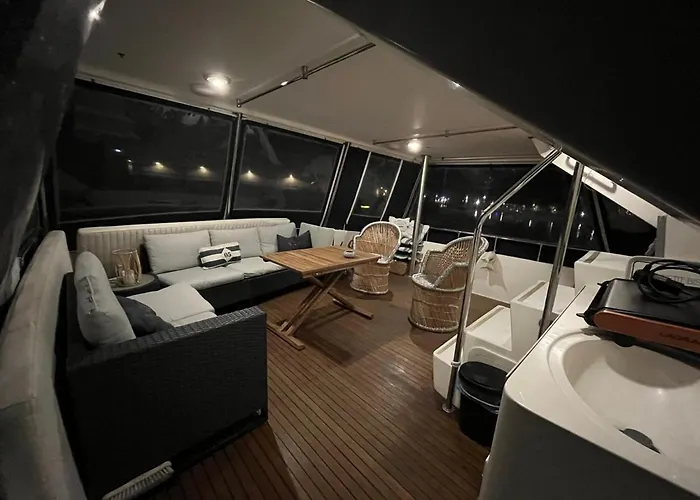 Navi, Yacht A Quai Centre, 2 A 8 Pers 船屋