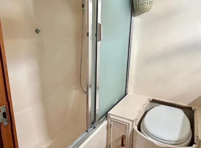 Navi, Yacht A Quai Centre, 2 A 8 Pers 船屋 *