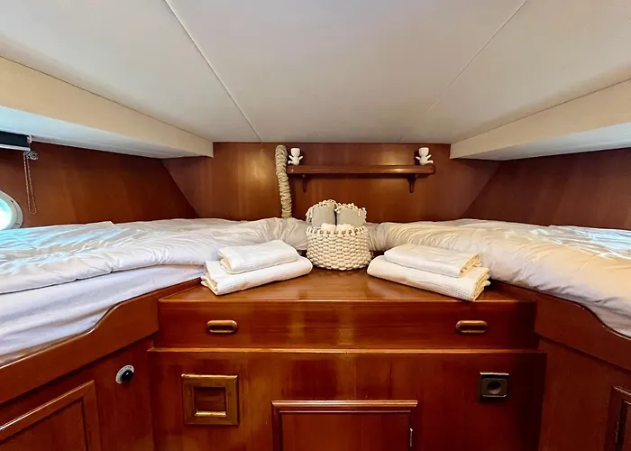 船屋 Navi, Yacht A Quai Centre, 2 A 8 Pers