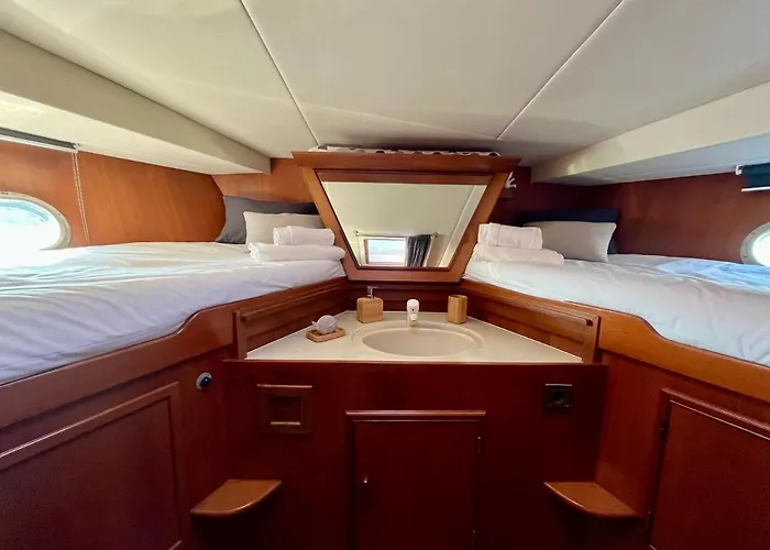Navi, Yacht A Quai Centre, 2 A 8 Pers 船屋