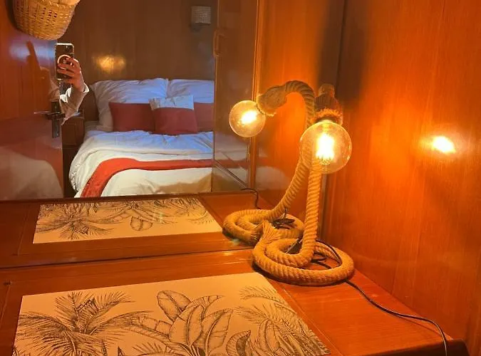 Navi, Yacht A Quai Centre, 2 A 8 Pers 船屋 *
