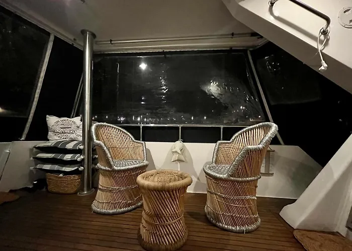 Navi, Yacht A Quai Centre, 2 A 8 Pers *