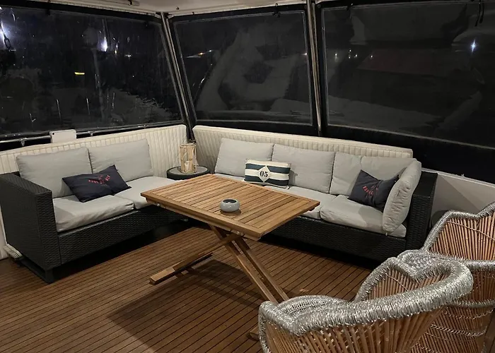 船屋 Navi, Yacht A Quai Centre, 2 A 8 Pers *