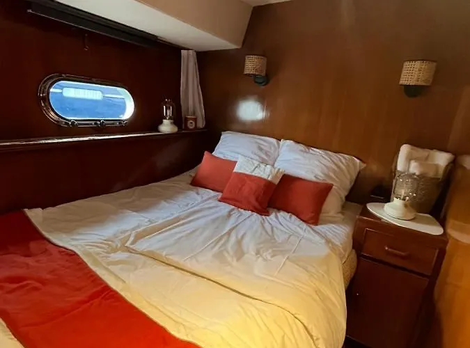 Navi, Yacht A Quai Centre, 2 A 8 Pers