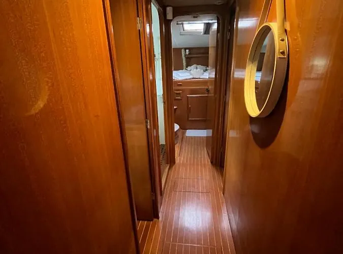 船屋 Navi, Yacht A Quai Centre, 2 A 8 Pers *