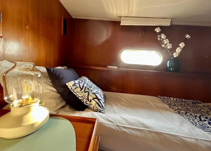 Navi, Yacht A Quai Centre, 2 A 8 Pers *