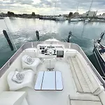 Navi - Yacht A Quai Au Coeur De - Terrasse & Flybridge - 2 A 8 Personnes