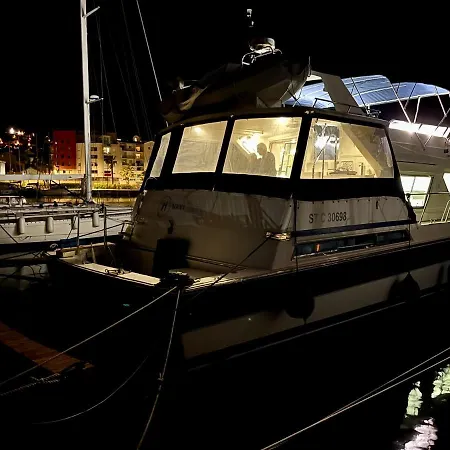 Navi, Yacht A Quai Centre, 2 A 8 Pers