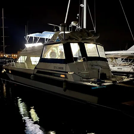 Navi, Yacht A Quai Centre, 2 A 8 Pers Ботель *