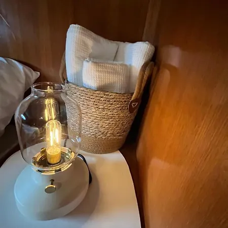 Ботель Navi, Yacht A Quai Centre, 2 A 8 Pers