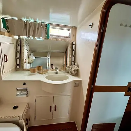 Navi, Yacht A Quai Centre, 2 A 8 Pers Ботель *