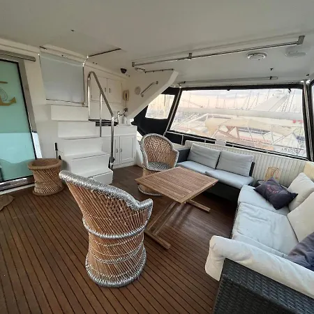 Navi - Yacht A Quai Au Coeur De - Terrasse & Flybridge - 2 A 8 Personnes *