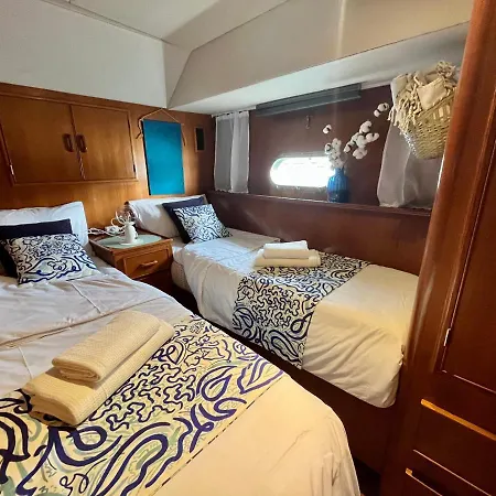 Navi, Yacht A Quai Centre, 2 A 8 Pers Ботель