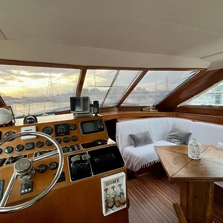 Navi, Yacht A Quai Centre, 2 A 8 Pers Ботель *