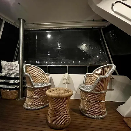 Navi, Yacht A Quai Centre, 2 A 8 Pers *