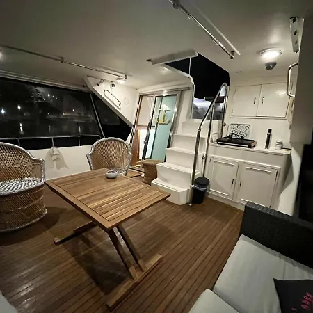 Navi - Yacht A Quai Au Coeur De - Terrasse & Flybridge - 2 A 8 Personnes Sète
