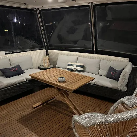 Ботель Navi, Yacht A Quai Centre, 2 A 8 Pers *