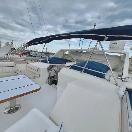 Ботель Navi, Yacht A Quai Centre, 2 A 8 Pers Сет