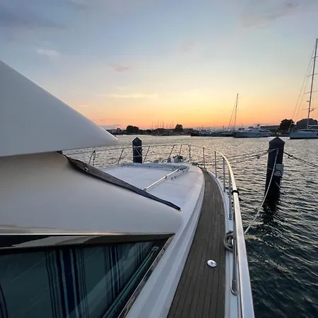 Navi - Yacht A Quai Au Coeur De - Terrasse & Flybridge - 2 A 8 Personnes * Sète