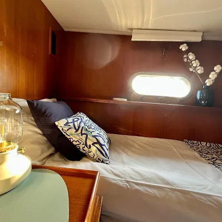 Navi, Yacht A Quai Centre, 2 A 8 Pers *