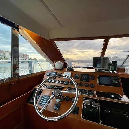 Navi, Yacht A Quai Centre, 2 A 8 Pers