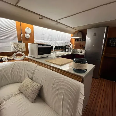 Navi, Yacht A Quai Centre, 2 A 8 Pers Ботель *