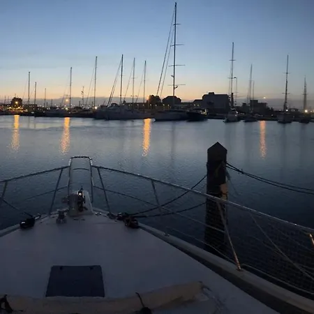 Navi - Yacht A Quai Au Coeur De - Terrasse & Flybridge - 2 A 8 Personnes * Sète
